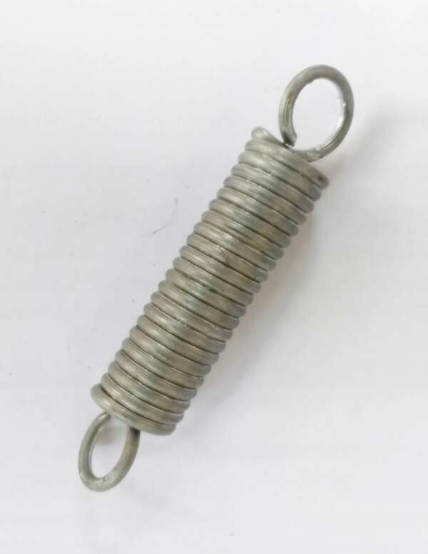Sprężyna naciągowa nr 396 wym. 3x20x106,5 mm
